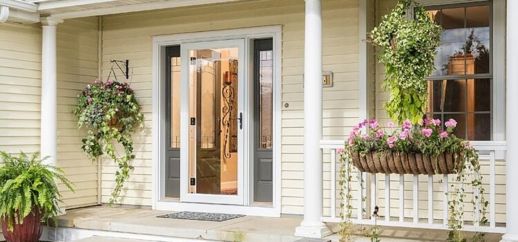 screen door installation in Reedley